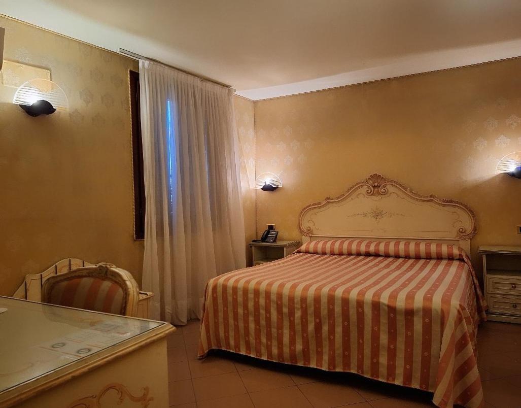 Lux Hotel Venecia